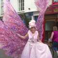 More carnival costumes, Cowes Weekend, Cowes, Isle of Wight - 7th August 2004