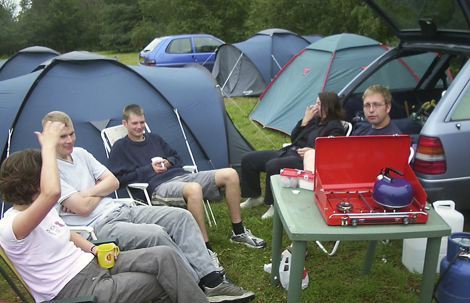 The next morning, it's mugs of tea for most from A BSCC Splinter Group Camping Trip, Shottisham, Suffolk - 13th August 2004