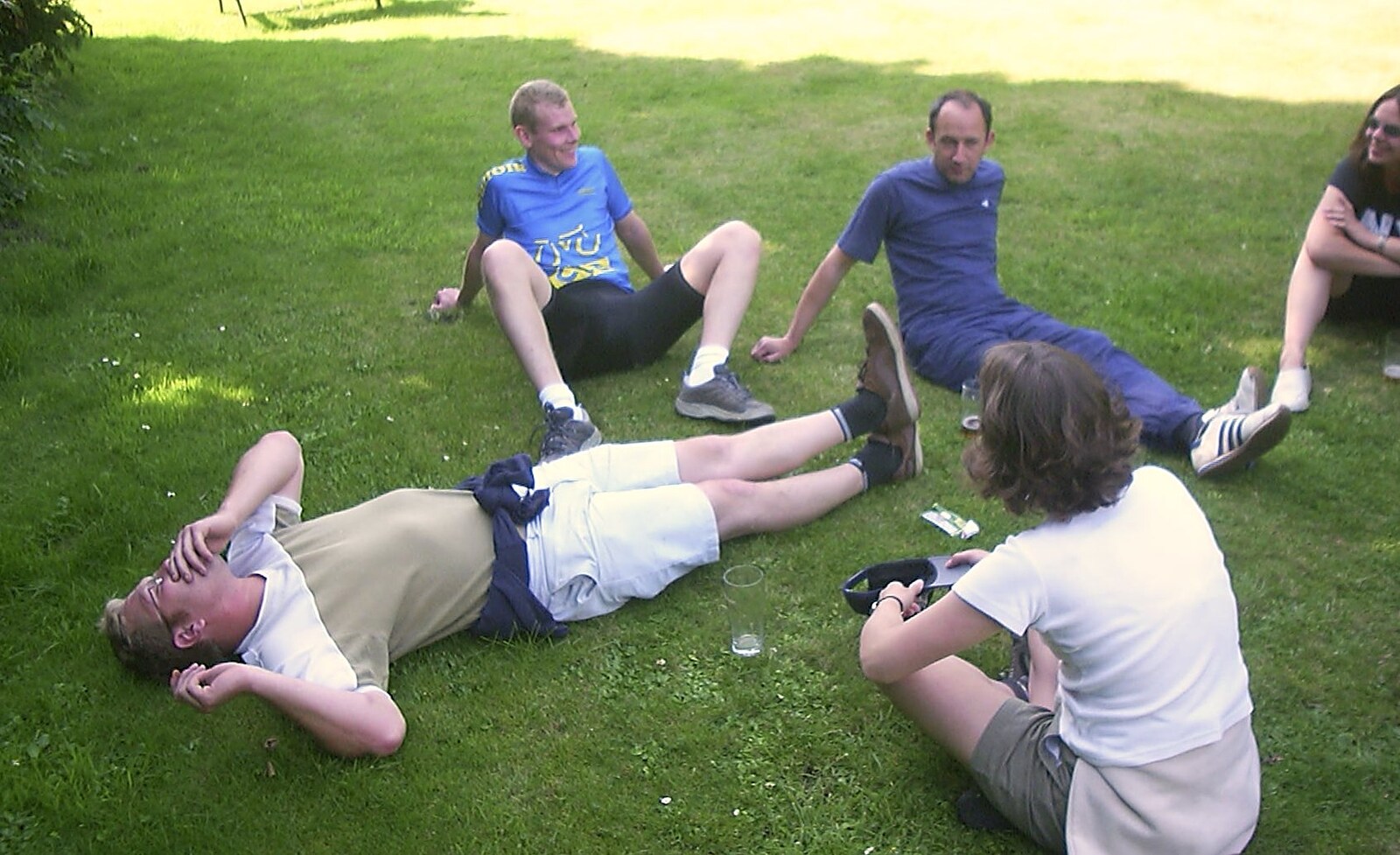 A BSCC Splinter Group Camping Trip, Shottisham, Suffolk - 13th August 2004: Marc flakes out for a bit