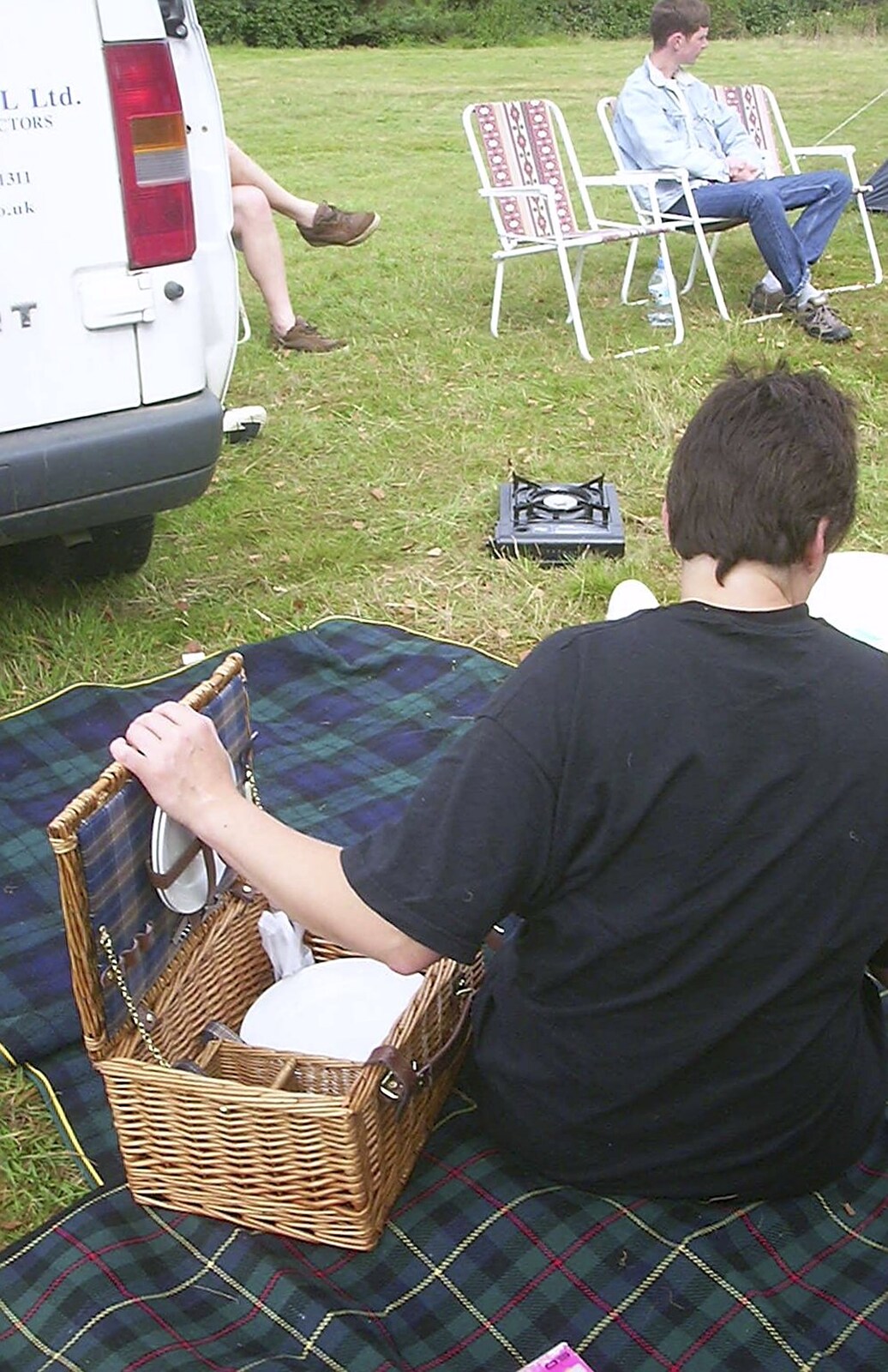 Pippa's picnic basket from A BSCC Splinter Group Camping Trip, Shottisham, Suffolk - 13th August 2004