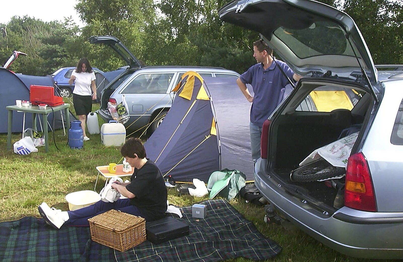 A BSCC Splinter Group Camping Trip, Shottisham, Suffolk - 13th August 2004: Another morning, another camp fry up