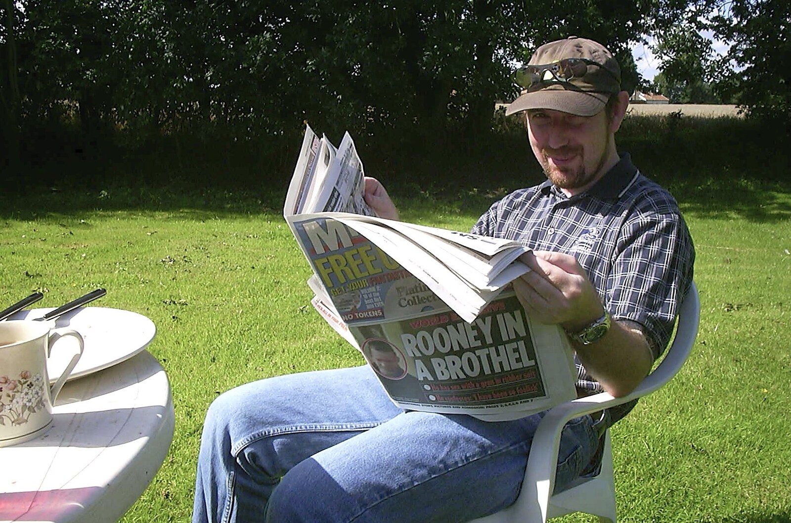 Dave catches up on the important news of the day from A Trip to Ickworth House, Horringer, Suffolk - 22nd August 2004