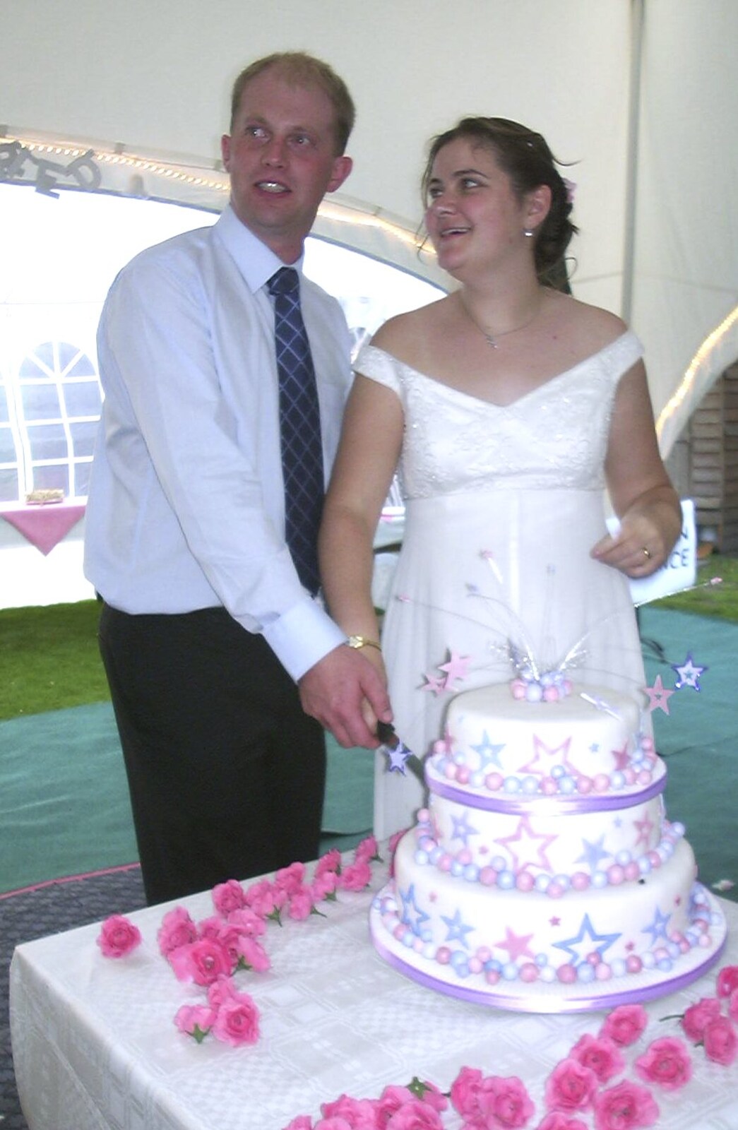Paul and Claire cut the cake from Claire and Paul's Wedding and The BBs, Thrandeston and Brome, Suffolk - 4th September 2004