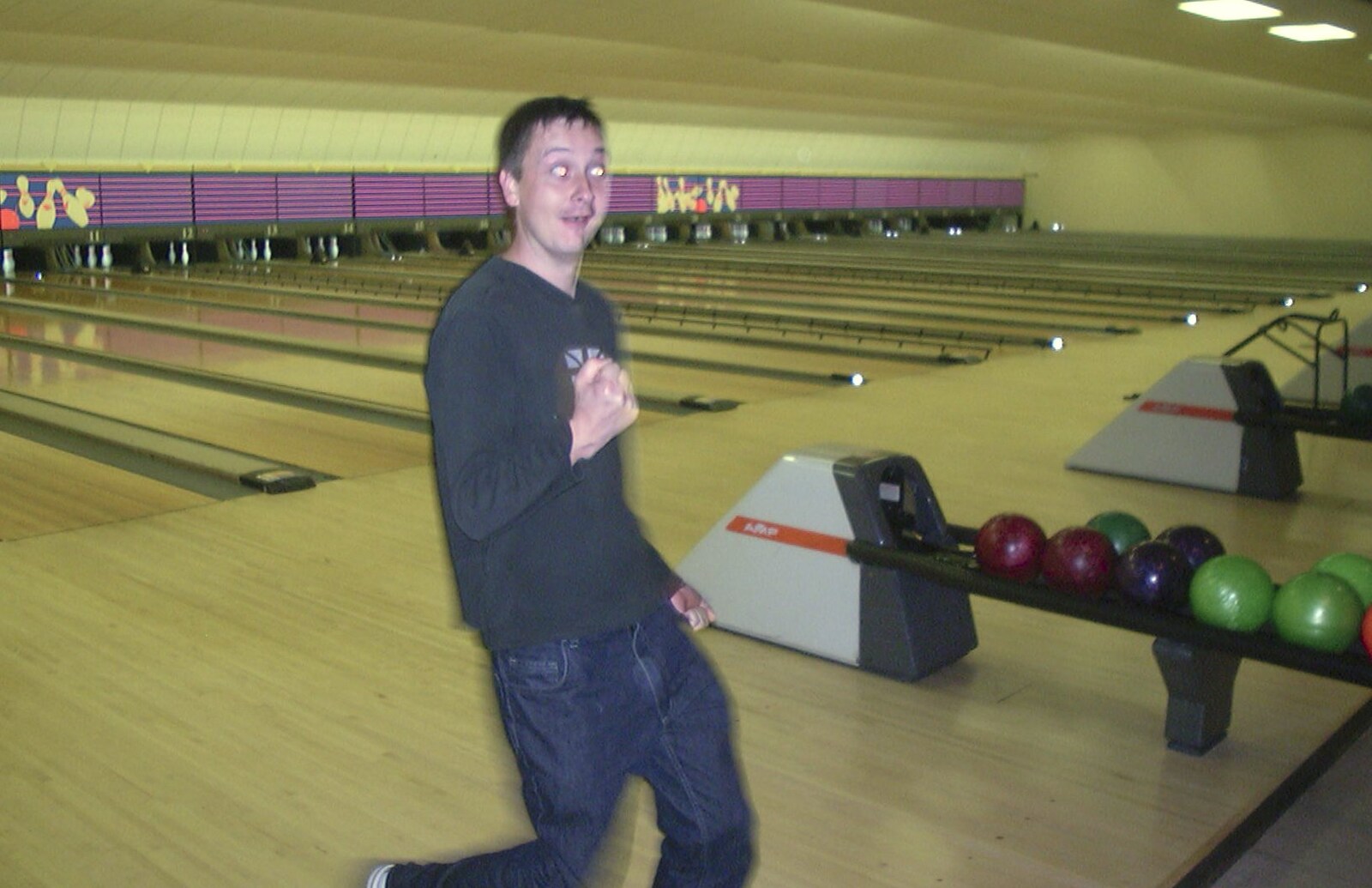 BSCC Bike Rides and Ten-Pin Bowling, Thornham and Norwich - 18th September 2004: Andrew gets a score