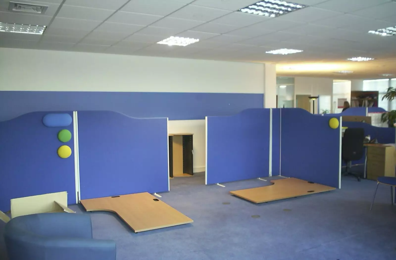 More new dividers for the Matrix House office, from A 3G Lab/Trigenix Miscellany, Matrix House, Cambridge - 25th September 2004