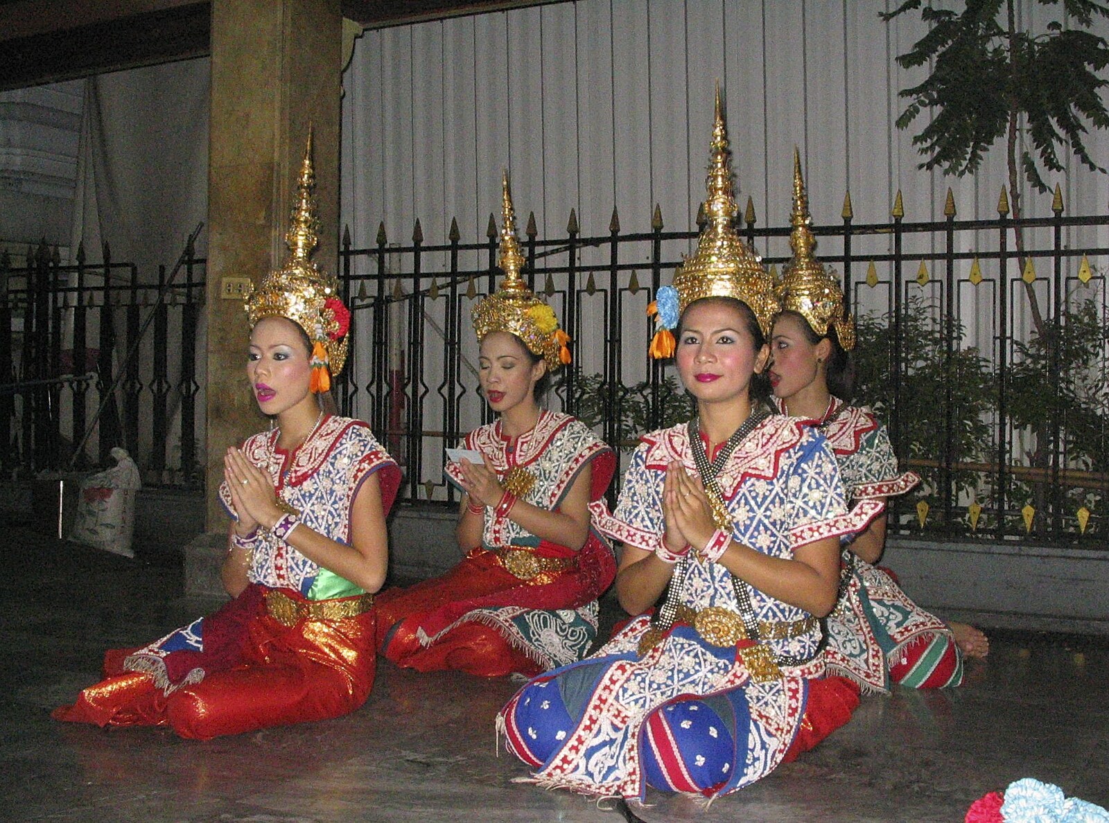 Thai dancers from A Working Trip to Bangkok, Thailand - 2nd October 2004