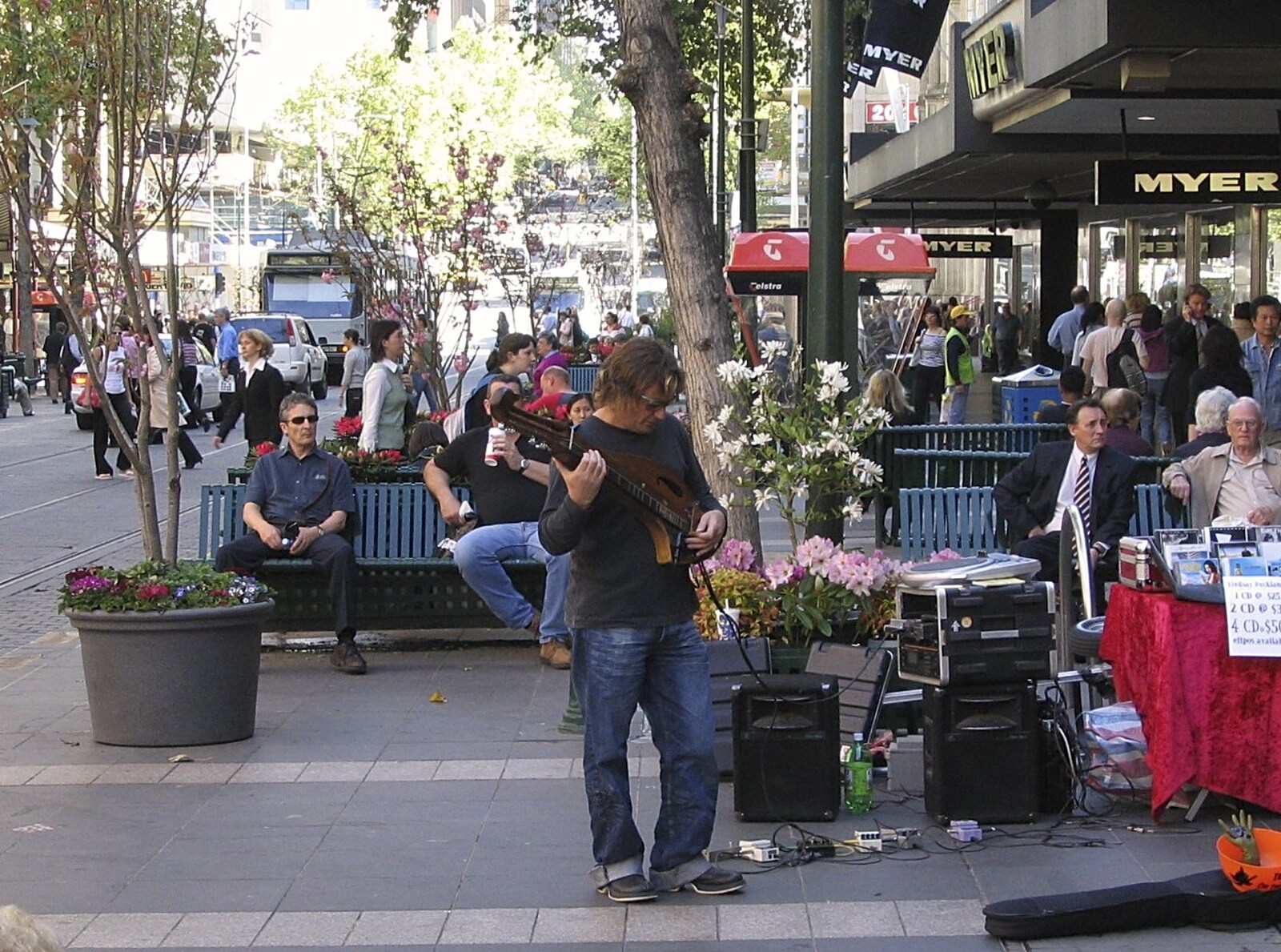 A busker fires up his guitar from A Couple of Days in Melbourne, Victoria, Australia - 5th October 2004