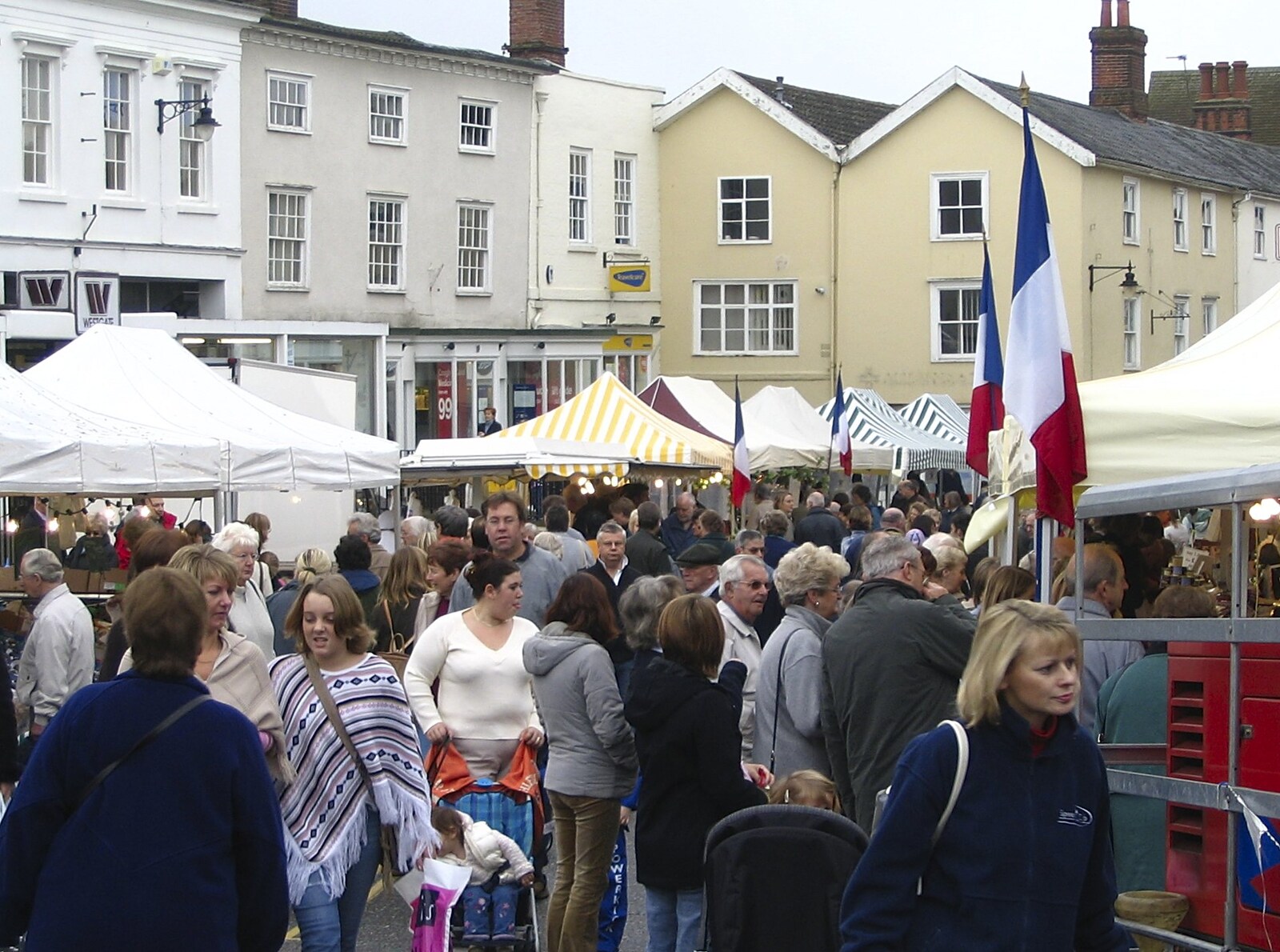 The crowds are out on Diss Marketplace from A French Market, Blues and Curry, Diss, Scole and Brome - 17th October 2004
