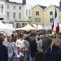The crowds are out on Diss Marketplace, A French Market, Blues and Curry, Diss, Scole and Brome - 17th October 2004