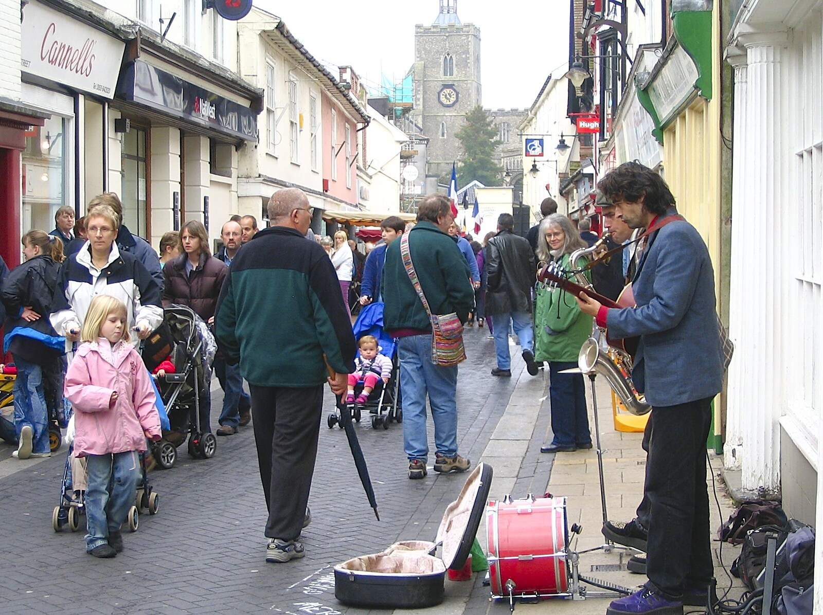 Swervy World do some busking on Mere Street from A French Market, Blues and Curry, Diss, Scole and Brome - 17th October 2004