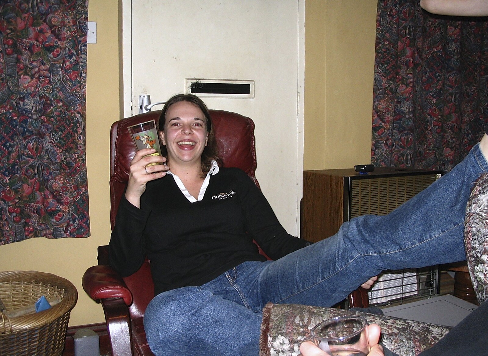 Jen's got her feet up from A French Market, Blues and Curry, Diss, Scole and Brome - 17th October 2004