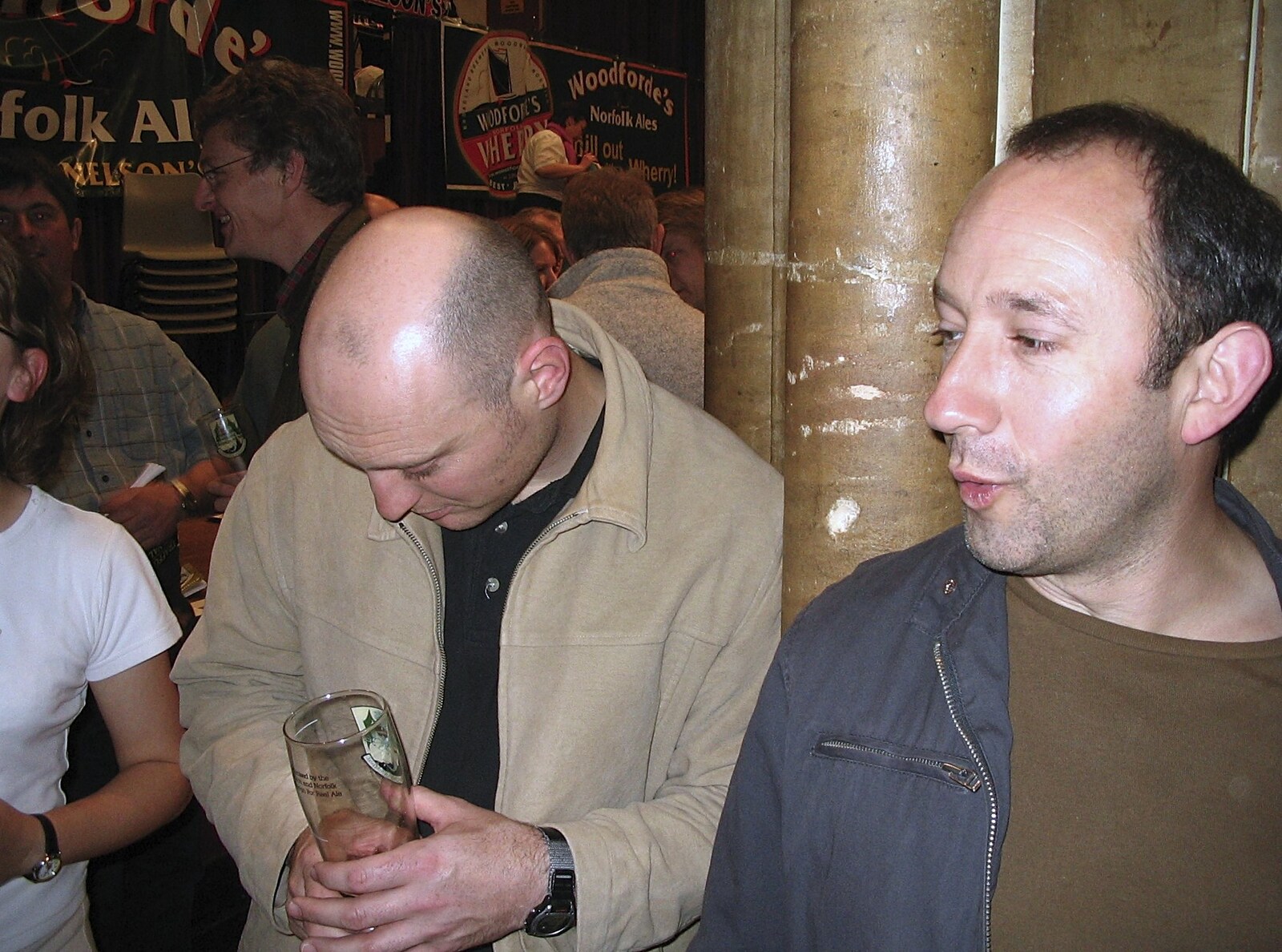 Gov and DH lurk from The Norfolk and Norwich Beer Festival, St. Andrew's Hall, Norwich - 27th October 2004