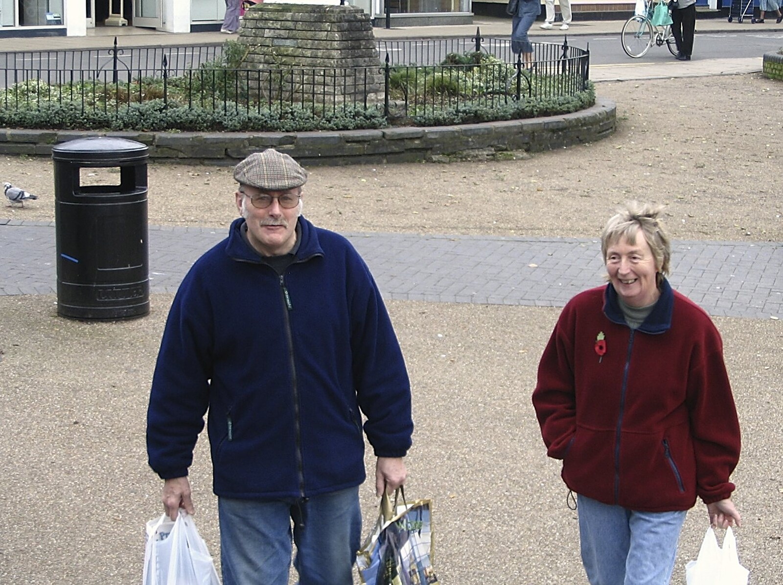 Bindery Dave and Bindery Sue are spotted in Diss from Feeding the Ducks: a Diss and Norwich Miscellany - 7th November 2004