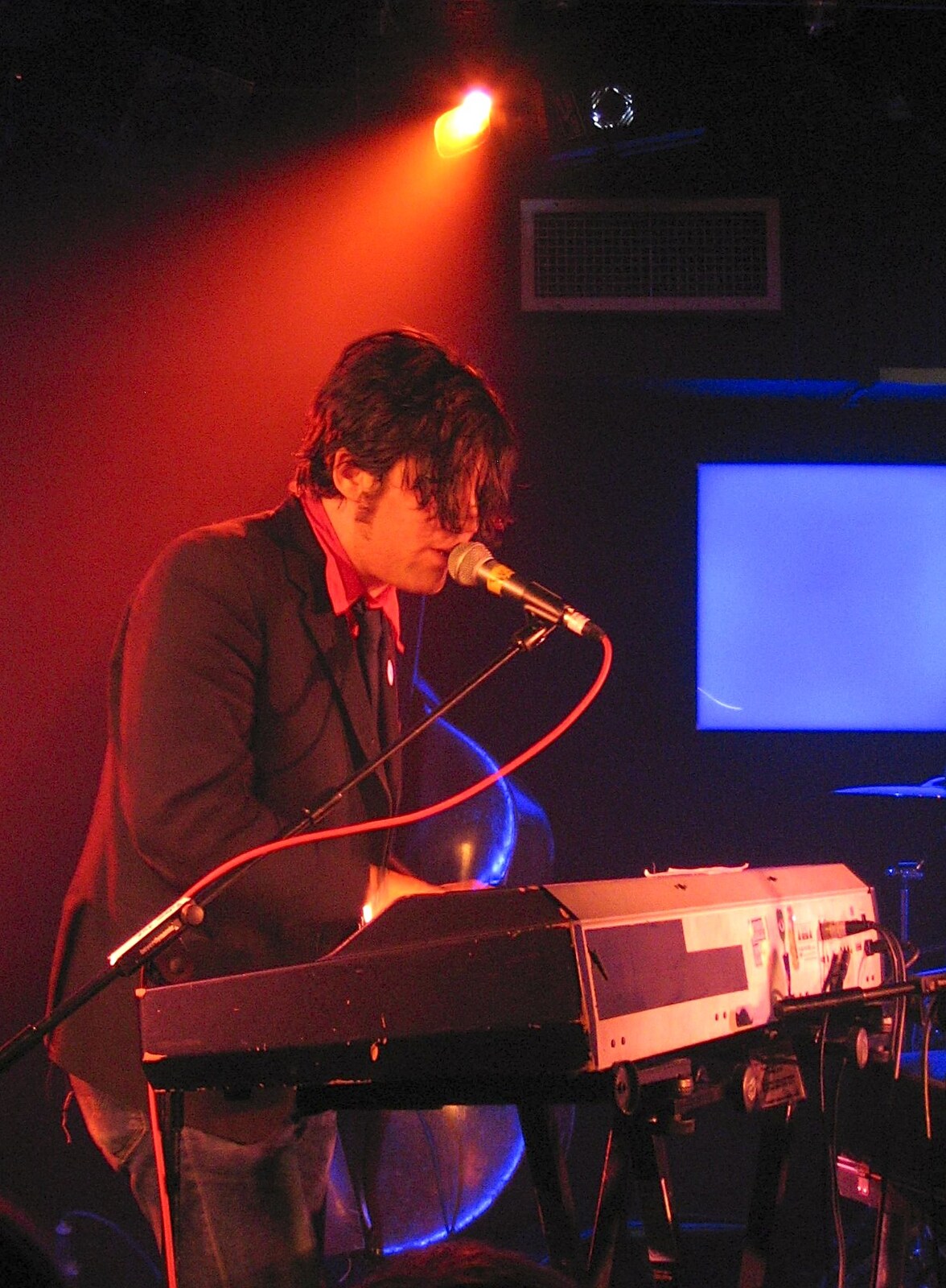 Embrace and Ed Harcourt Live in Norwich, Norfolk - 17th November 2004: Ed Harcourt