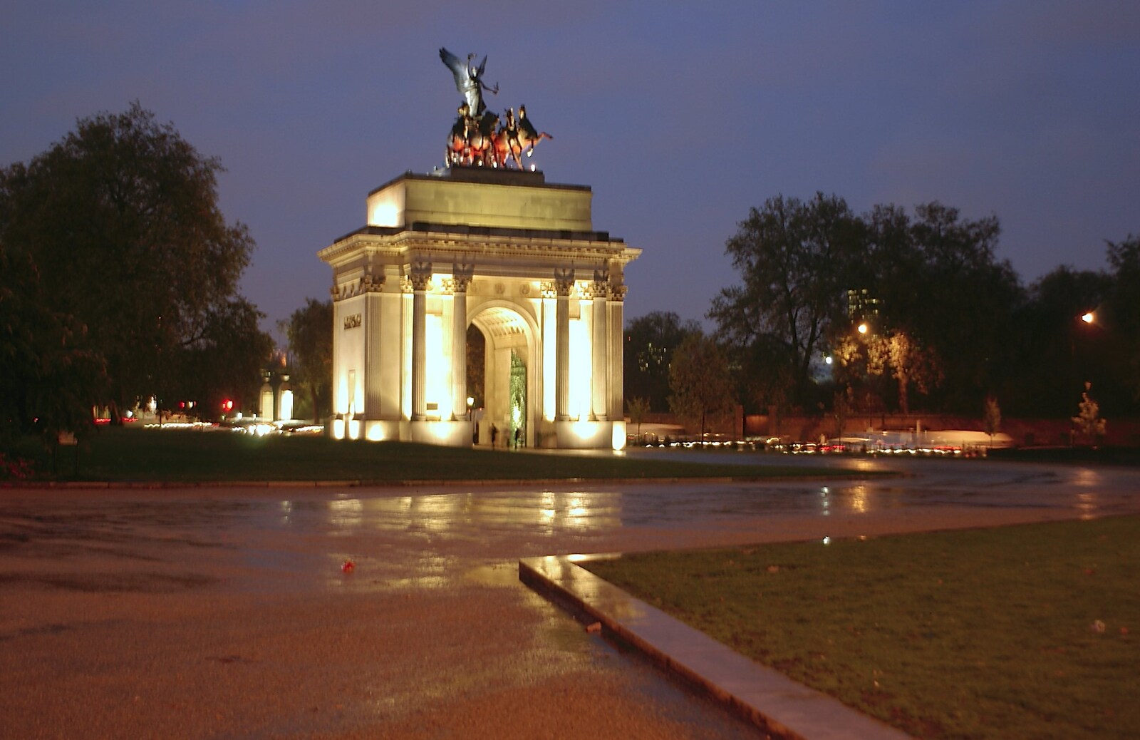 The Wellington Memorial at Hyde Park Corner from London in the Rain - 18th November 2004
