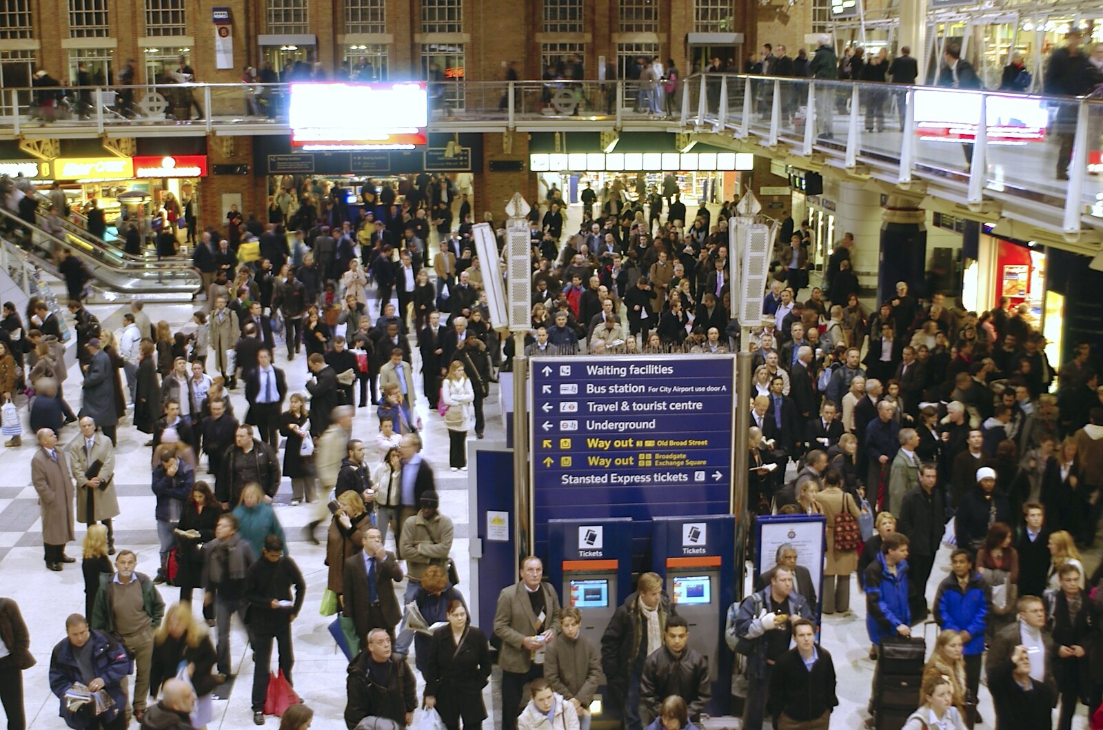 Liverpool Street is fairly packed from London in the Rain - 18th November 2004