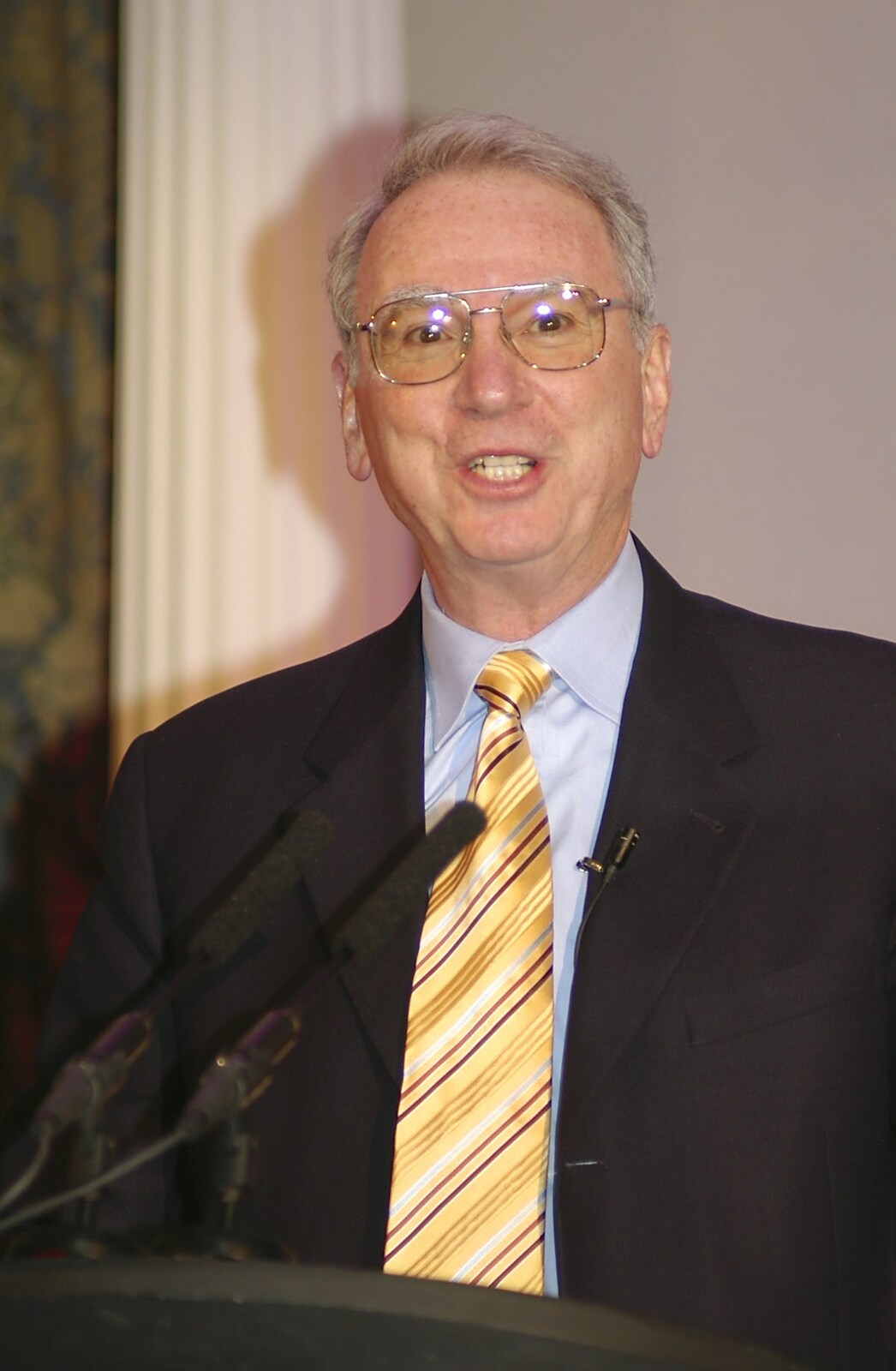 Dr. Irwin Jacobs, Chairman and CEO  from Qualcomm Europe All-Hands, Berkeley Hotel, Knightsbridge - 18th November 2004