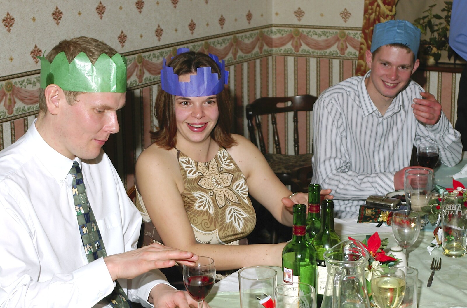 The BSCC Annual Dinner, The Brome Swan, Suffolk - 4th December 2004: Bill and Jen do musical glasses