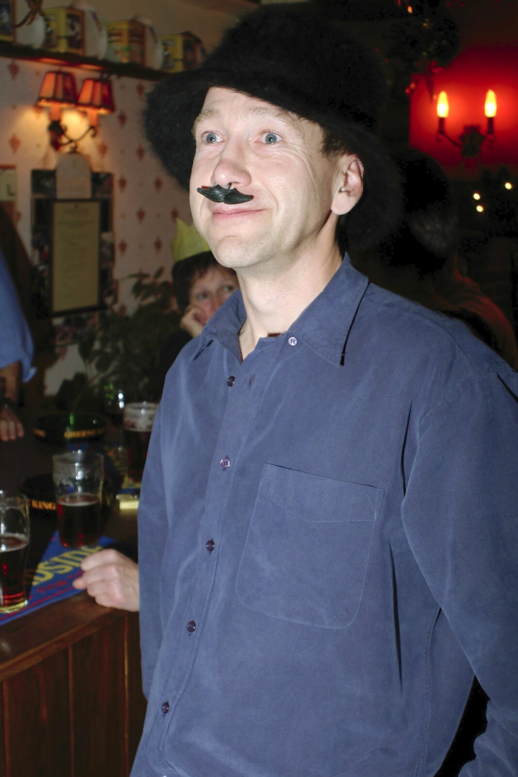 The BSCC Annual Dinner, The Brome Swan, Suffolk - 4th December 2004: Apple with a cracker moustache