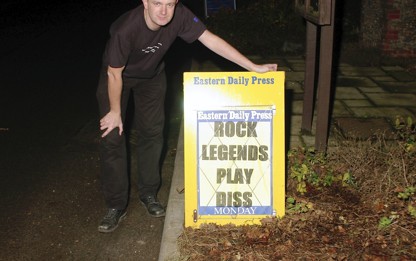 Outside, the newspaper sign tells it like it is from The BBs do Bressingham and a Night in Elsworth, Norfolk and Cambridge - 17th December 2004