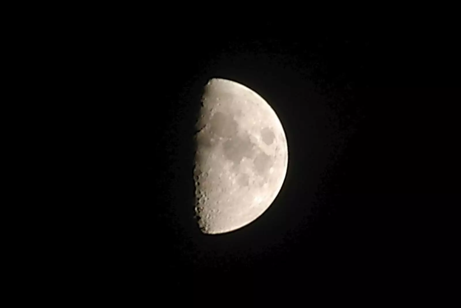 The moon, from Christmas Shopping and a Carol Service, Norwich and Thrandeston - 19th December 2004