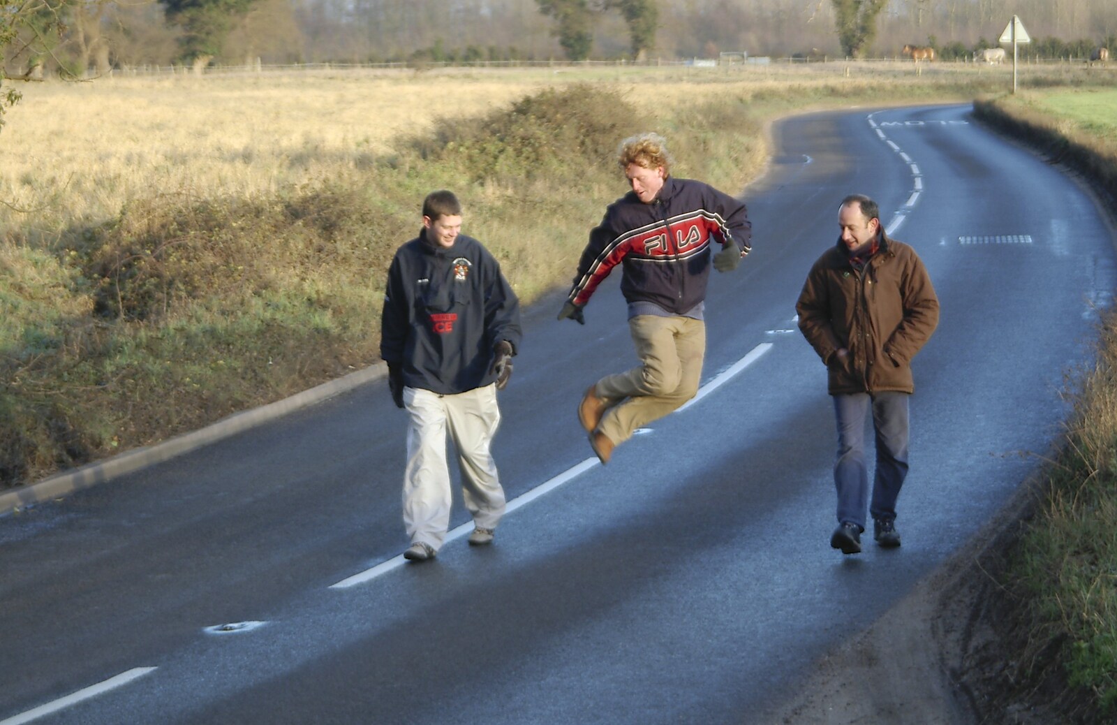 Boxing Day Rambles, Hoxne and Oakley, Suffolk - 26th December 2004: Wavy does a bit of an Eric Morecambe