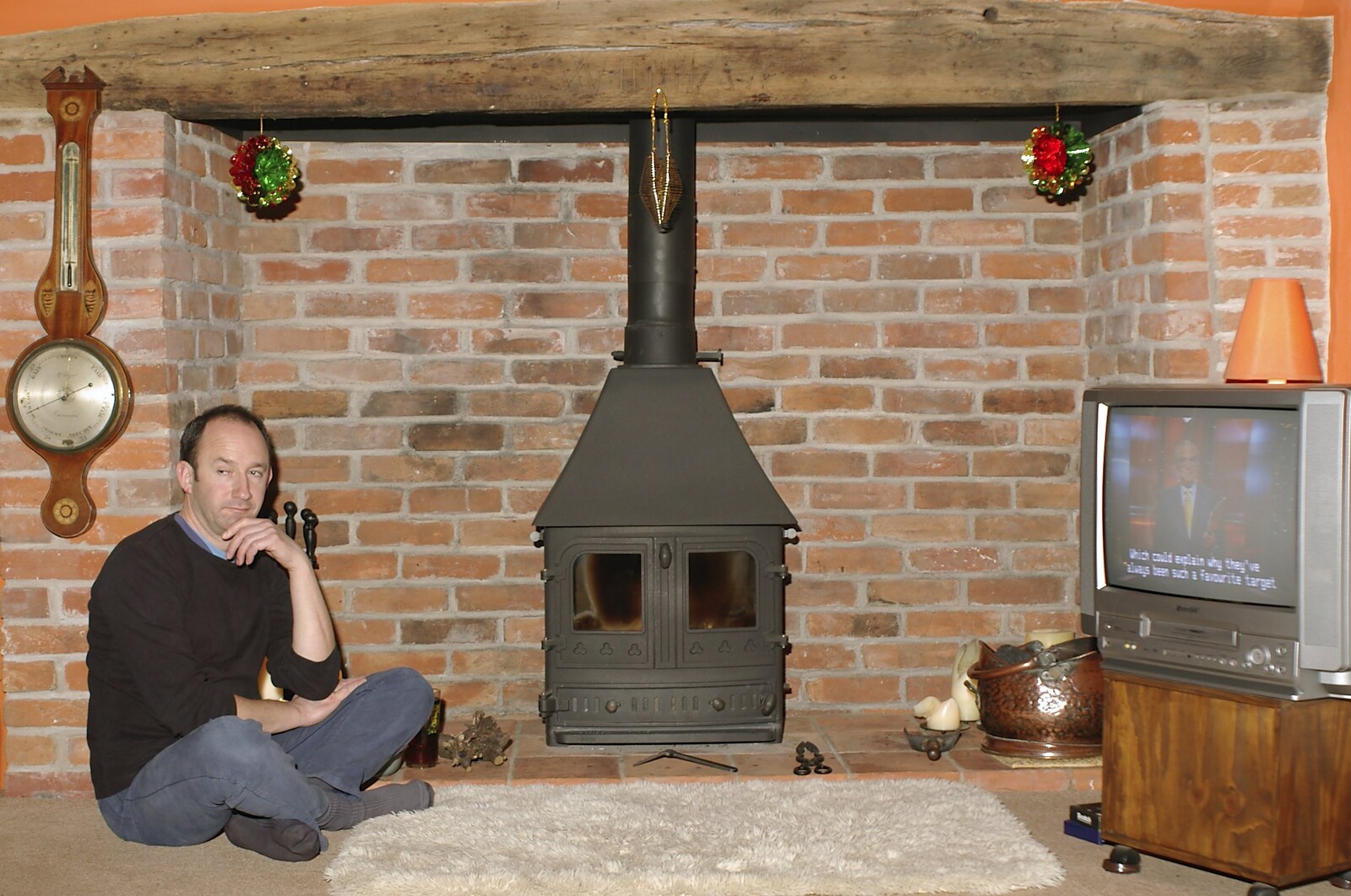 Boxing Day Rambles, Hoxne and Oakley, Suffolk - 26th December 2004: DH by the fireplace