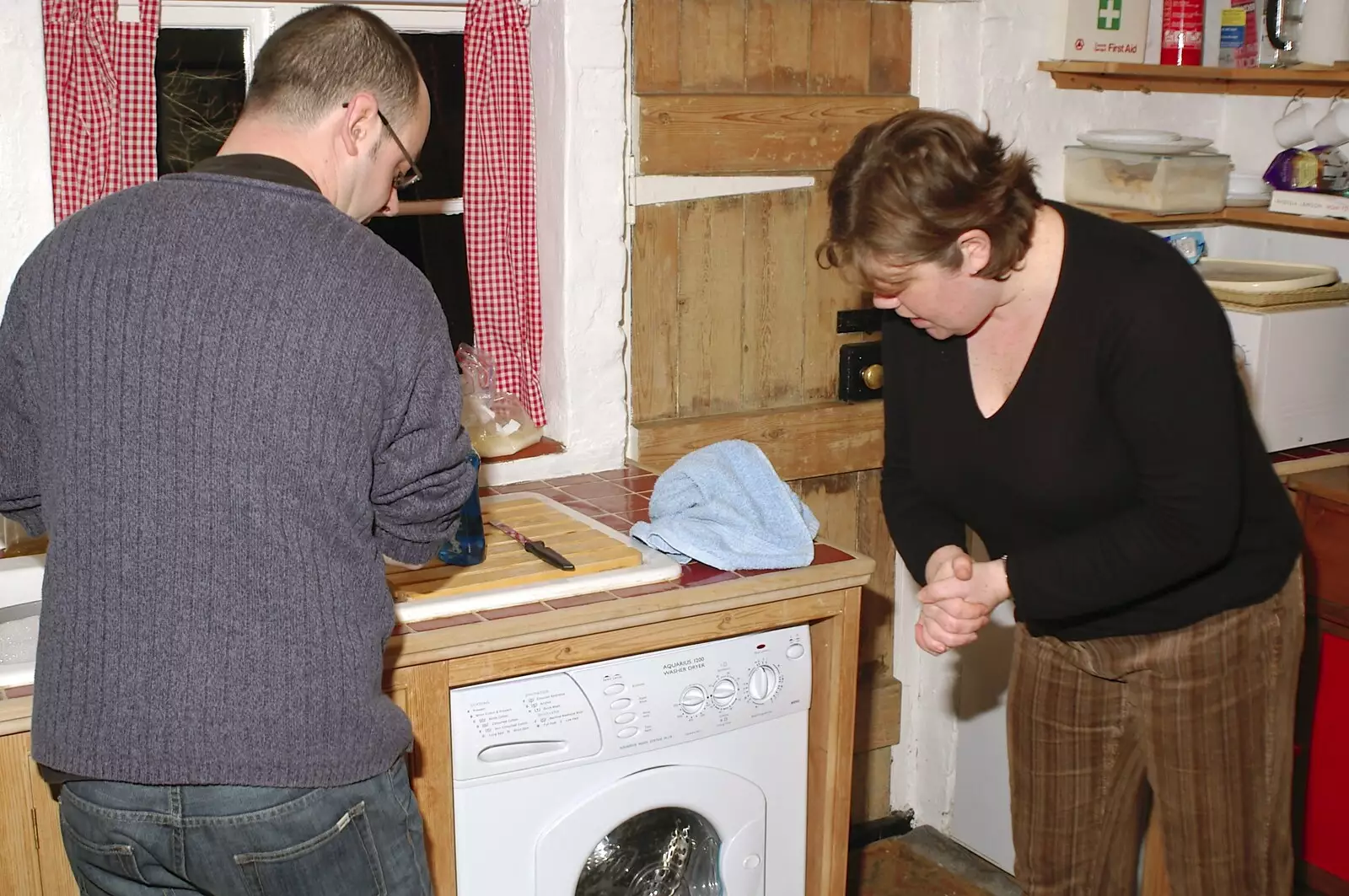 Sis checks the washing machine, from A Day with Sis, Matt and the Old Man, Saxmundham, Suffolk - 28th December 2004