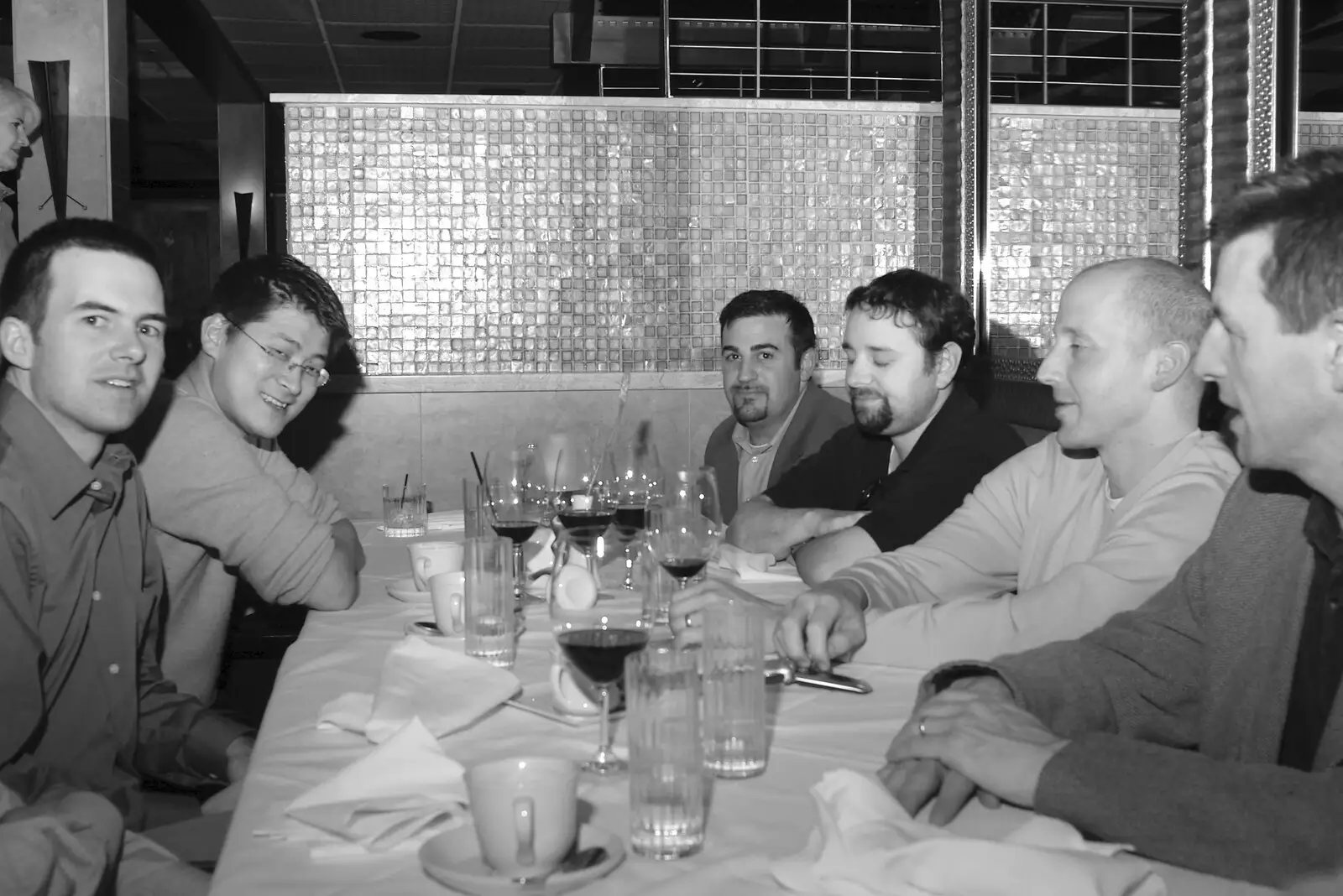 The gang in George's at the Cove, La Jolla, from A Trip to San Diego, California, USA - 11th January 2005