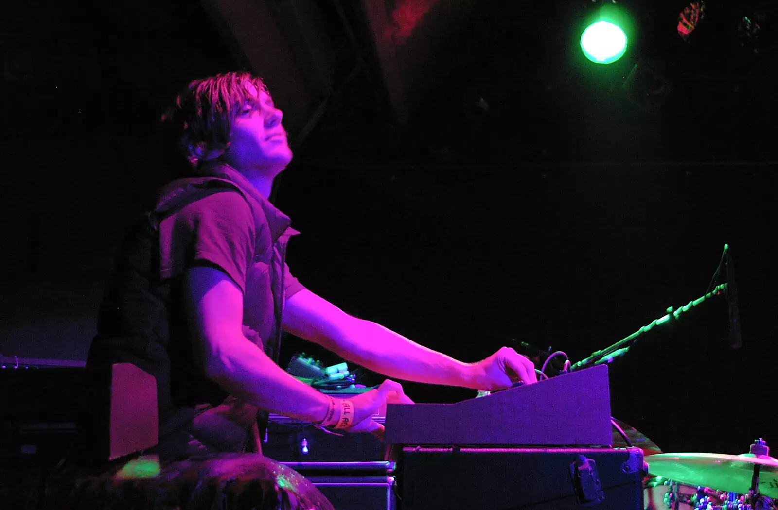 Keyboard action from Gomez, from Martin Luther King Day and Gomez at the Belly Up, San Diego, California, US - 15th January 2005