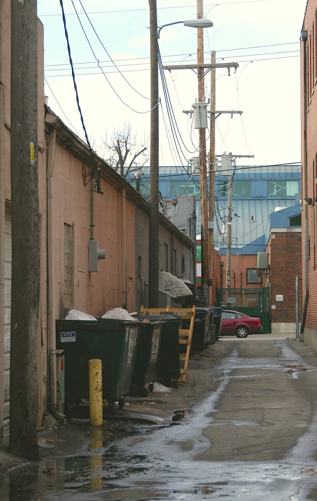 A Visit to Sprint, Overland Park, Kansas City, Missouri, US - 16th January 2005: A back alley in Westport