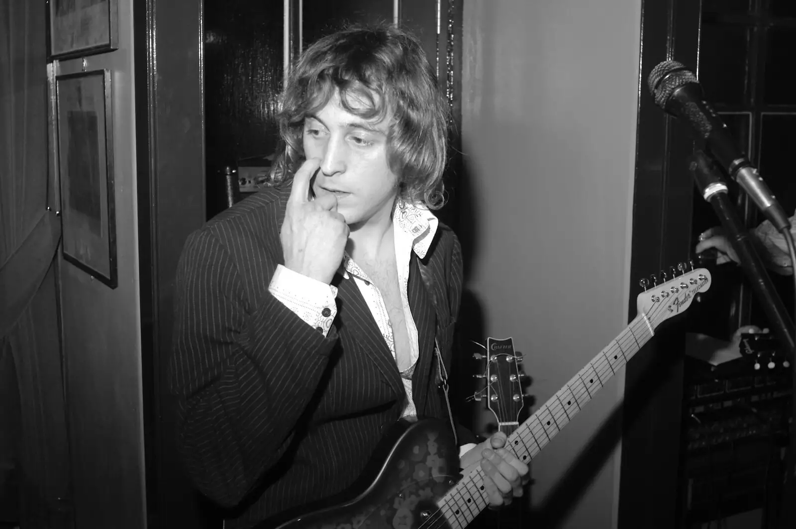 The guitarist scratches his nose, from Tsunami-Aid at the Greyhound, Botesdale, Suffolk - 5th February 2005