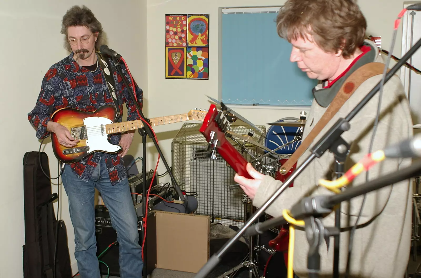 Rob and Max tune up for a practice session, from The Green Dragon, Mark Joseph at Revs, and The BBs, Cambridge and Diss  - 16th February 2005