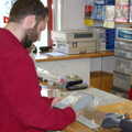 Craig inspects a DVD burner in Cambridge Computers, The Green Dragon, Mark Joseph at Revs, and The BBs, Cambridge and Diss  - 16th February 2005