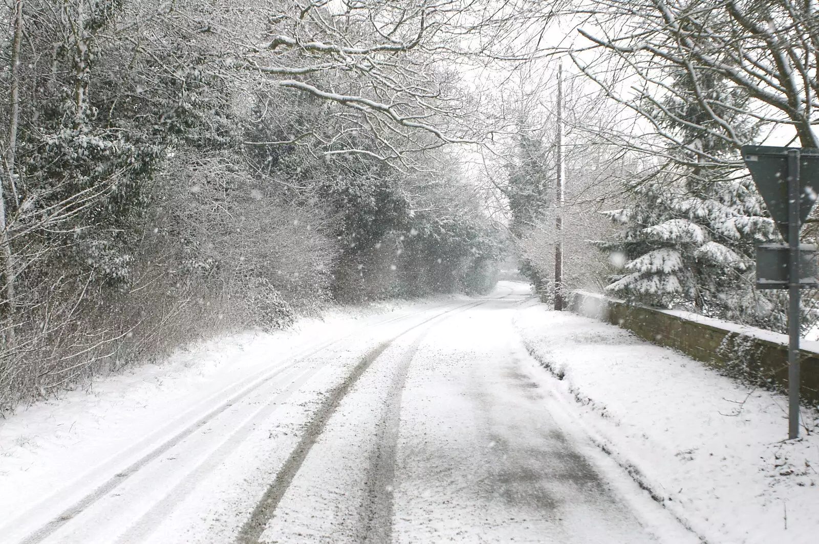 Rectory Road in Brome, in the snow, from Wendy Leaves "The Lab" and a Snow Day, Cambridge and Brome - 25th February 2005