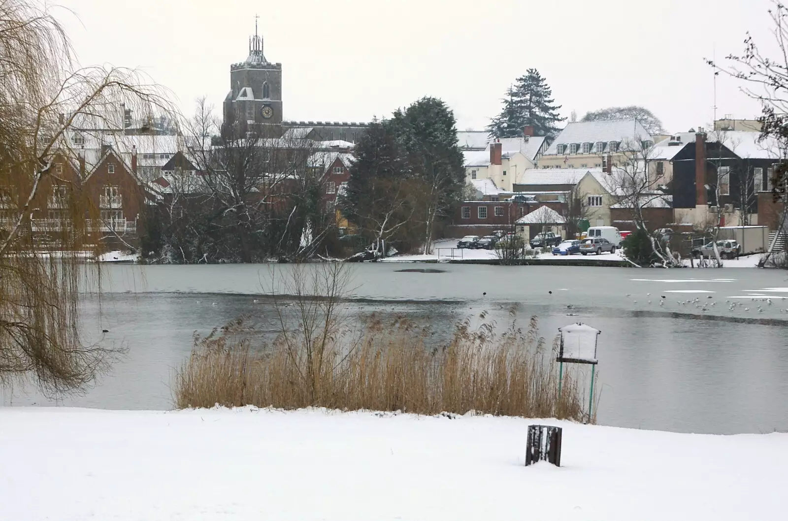 Diss and a partly-frozen Mere, from Wendy Leaves "The Lab" and a Snow Day, Cambridge and Brome - 25th February 2005