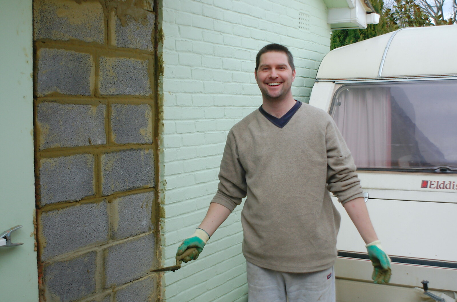 A Walk Around Lymington, and Luke Leaves Qualcomm Cambridge - 13th March 2005: Sean bricks up his kitchen door