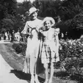 Margaret and Elsie on a day out, Nosher's Family History - 1880-1955