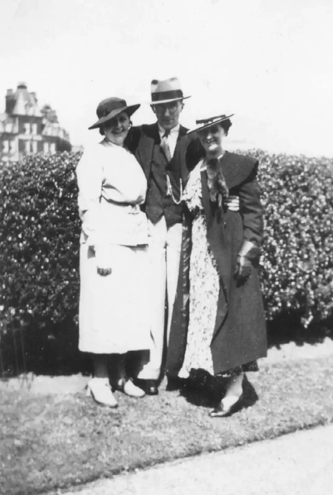 Margaret's parents and a family friend, from Nosher's Family History - 1880-1955