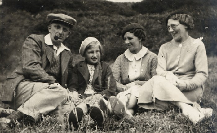 Nosher's Family History - 1880-1955: Margaret with parents and a family friend