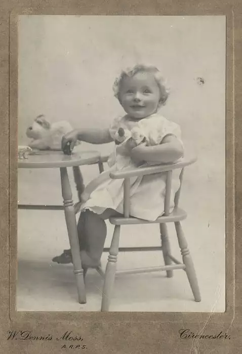 Another mystery baby, from Nosher's Family History - 1880-1955