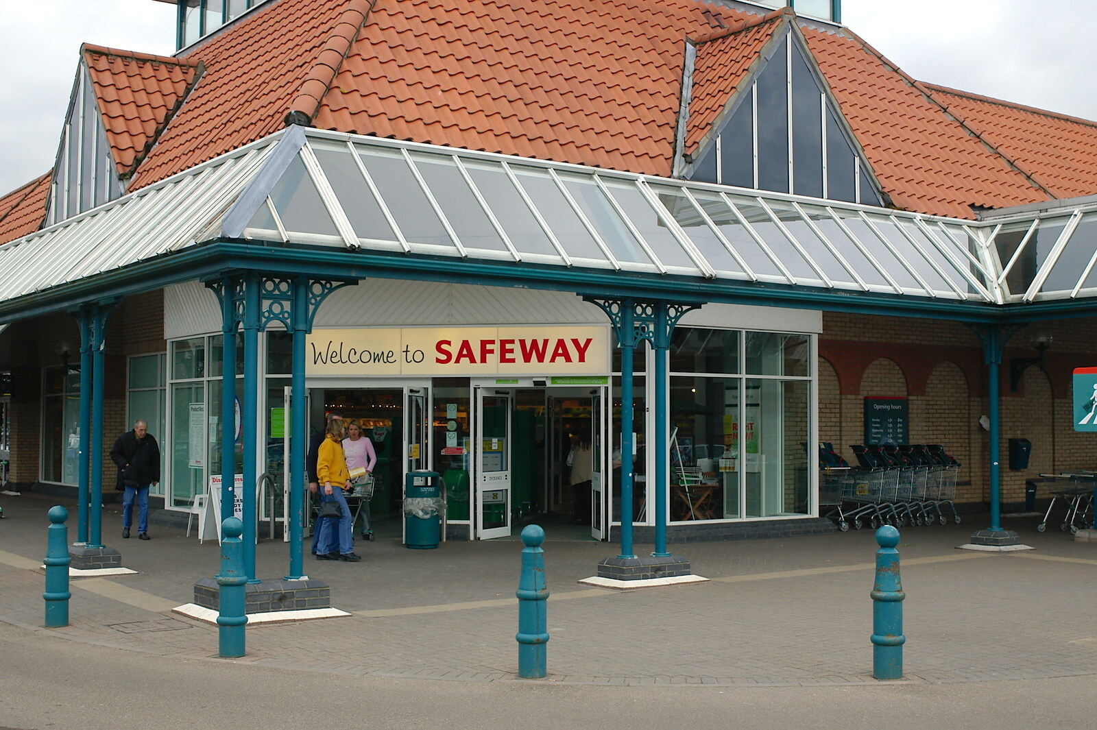 Safeway's entrance, before it turns into Morrisons from The SCC Social Club and the  Demolition of Diss Publishing, Ipswich and Diss - 2nd April 2005