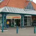 Safeway's entrance, before it turns into Morrisons, The SCC Social Club and the  Demolition of Diss Publishing, Ipswich and Diss - 2nd April 2005