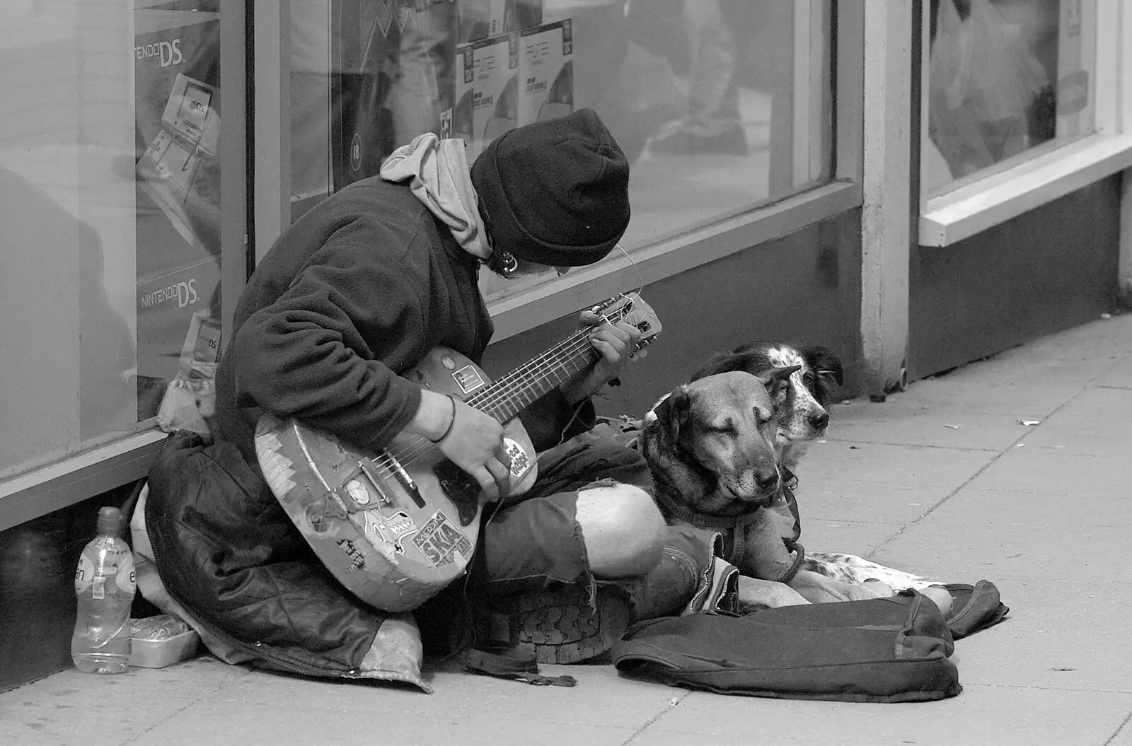 A busker and his dog, outside Castle Mall in Norwich, from Norwich Market, the BSCC at Occold, and Diss Publishing - 10th April 2005