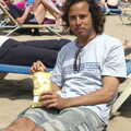 Ivan eats Quavers, A Trip to Barcelona, Catalunya, Spain - 29th April 2005