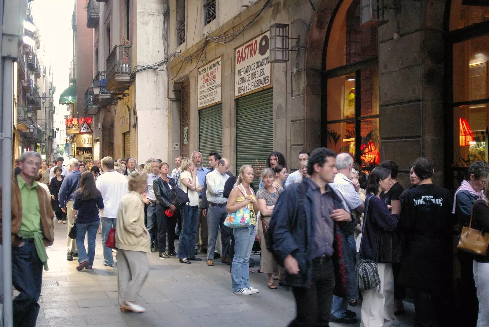 There's a major queueing situation, from A Trip to Barcelona, Catalunya, Spain - 29th April 2005