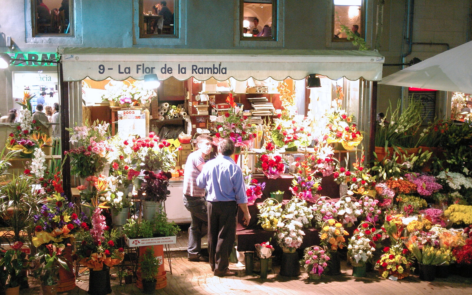 An late-night flower shop from A Trip to Barcelona, Catalunya, Spain - 29th April 2005