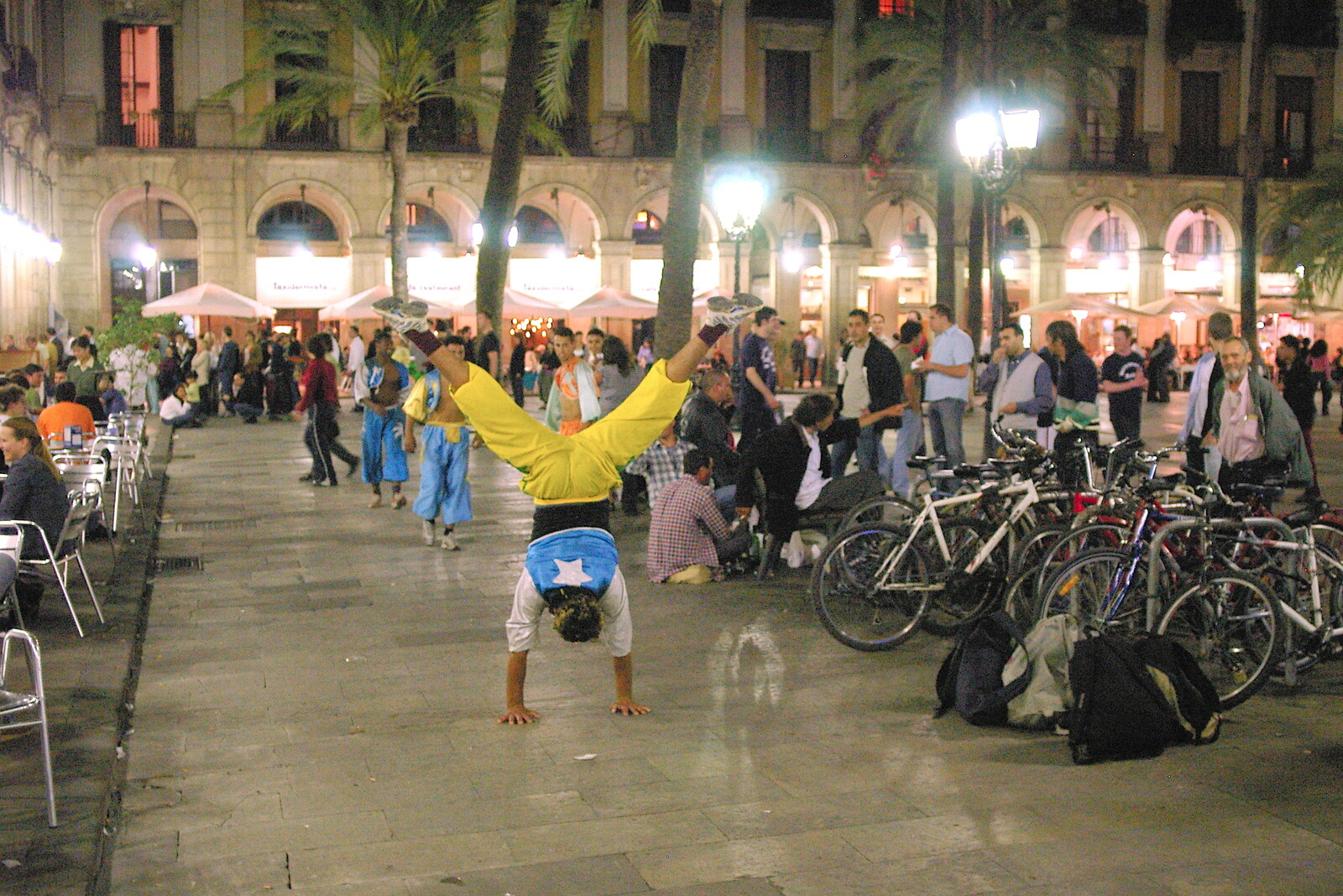 More acrobatics from A Trip to Barcelona, Catalunya, Spain - 29th April 2005