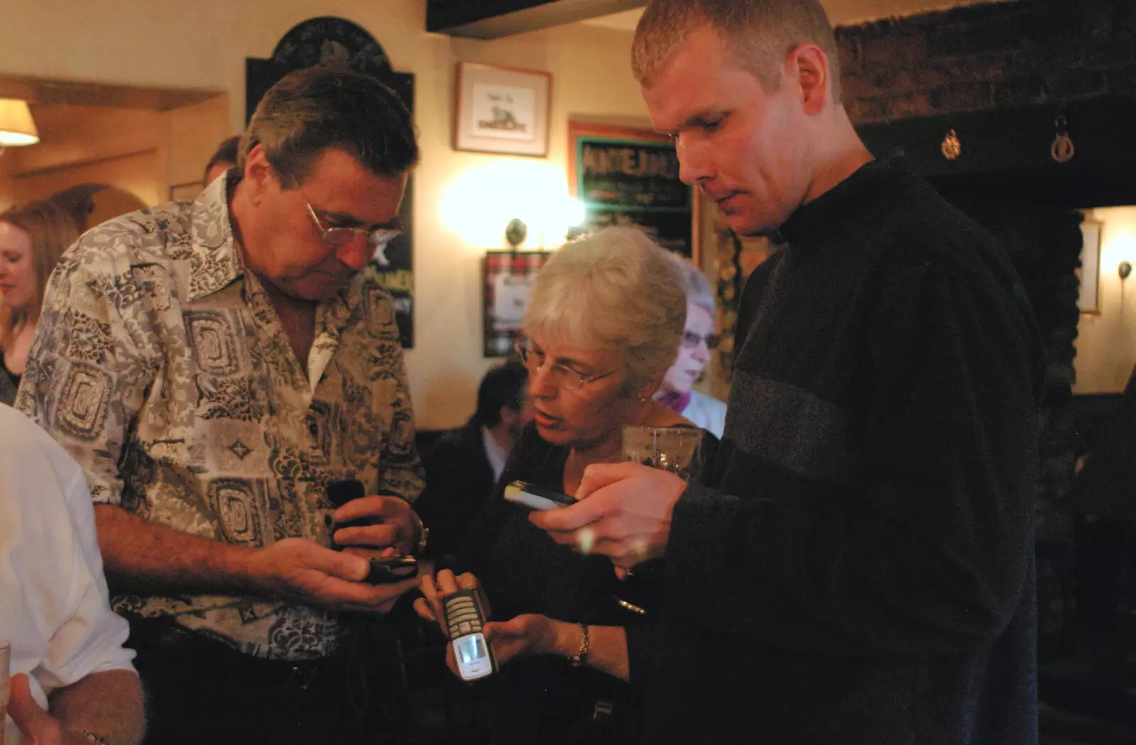 Alan, Spam and Bill do mobile phones, from The BSCC Weekend Trip to Rutland Water, Empingham, Rutland - 14th May 2005