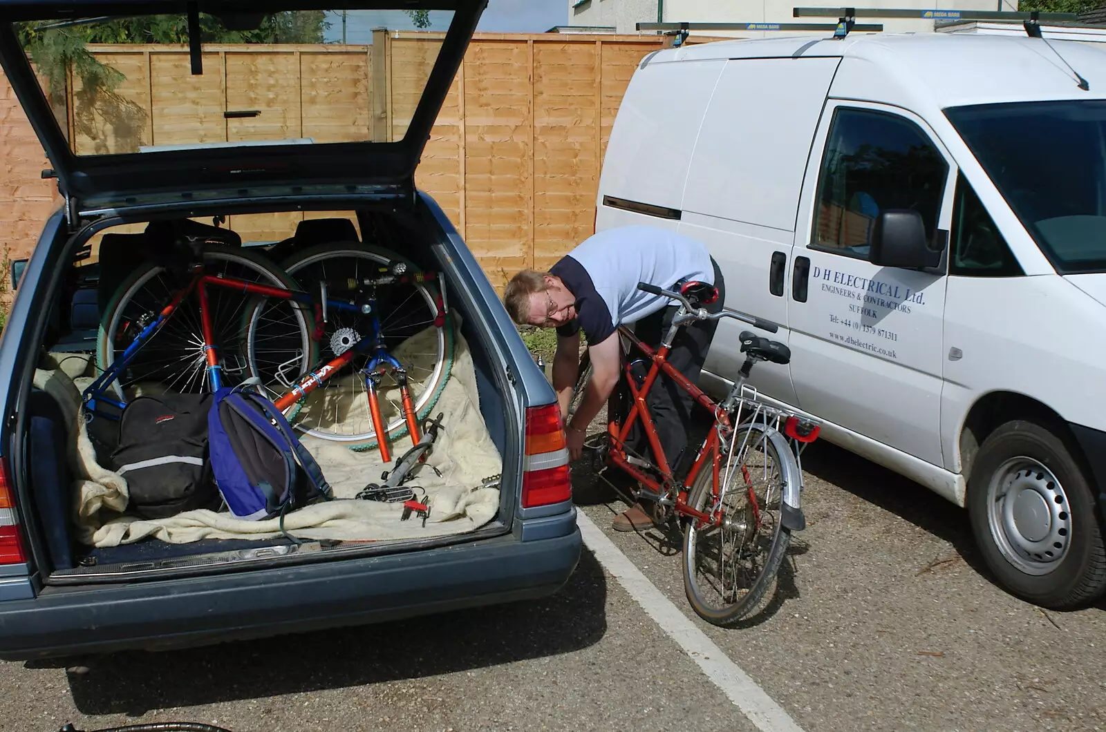 Marc gets the tandem out, from The BSCC Weekend Trip to Rutland Water, Empingham, Rutland - 14th May 2005